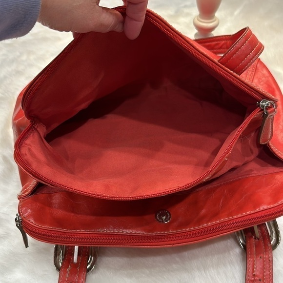 Vintage Sag Harbor Red, soft faux leather double adjustable shoulder straps - Picture 12 of 13